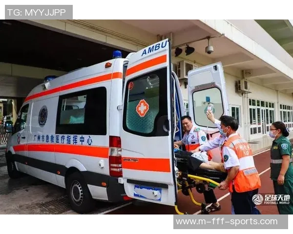 足球场地突发爆炸事件引发恐慌多人伤亡现场情况紧急救援进行中